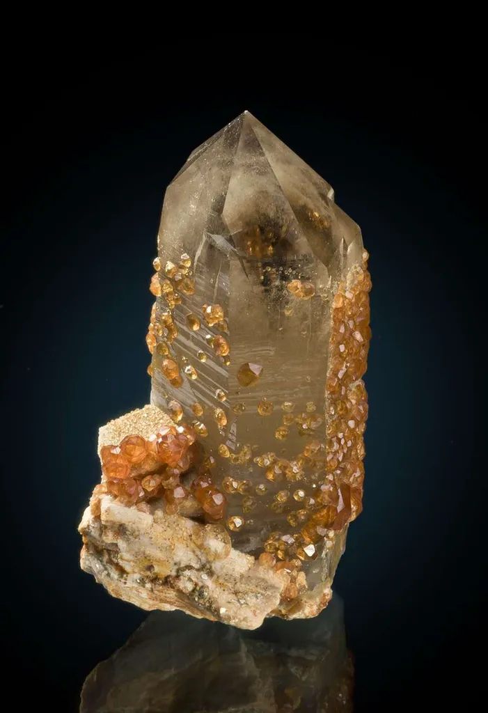 Quartz With Spessartine Garnet image