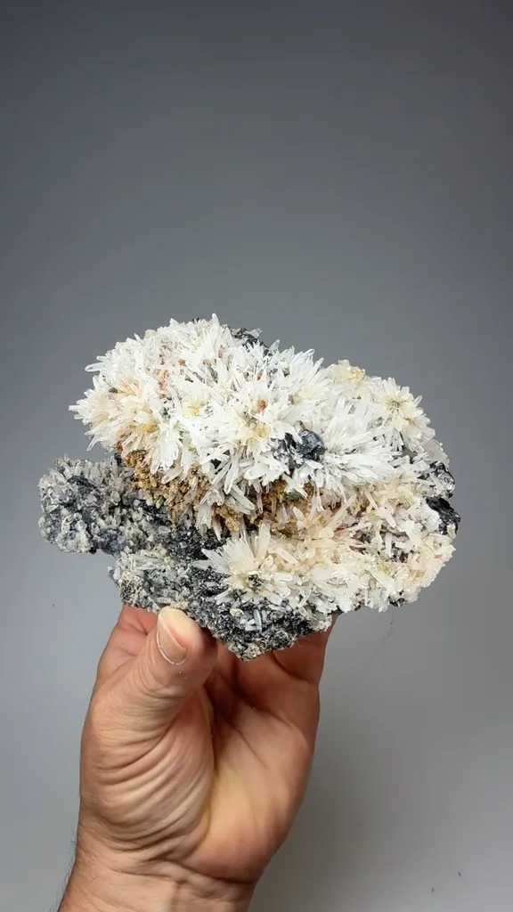 Quartz with Sphalerite image