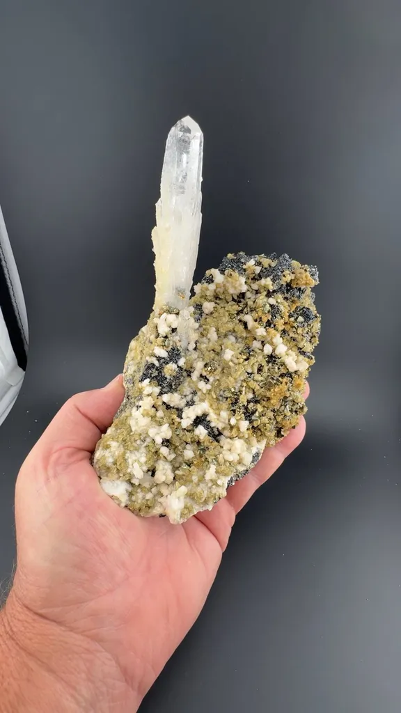 Quartz with Sphalerite, Siderite, Calcite, Chalcopyrite image