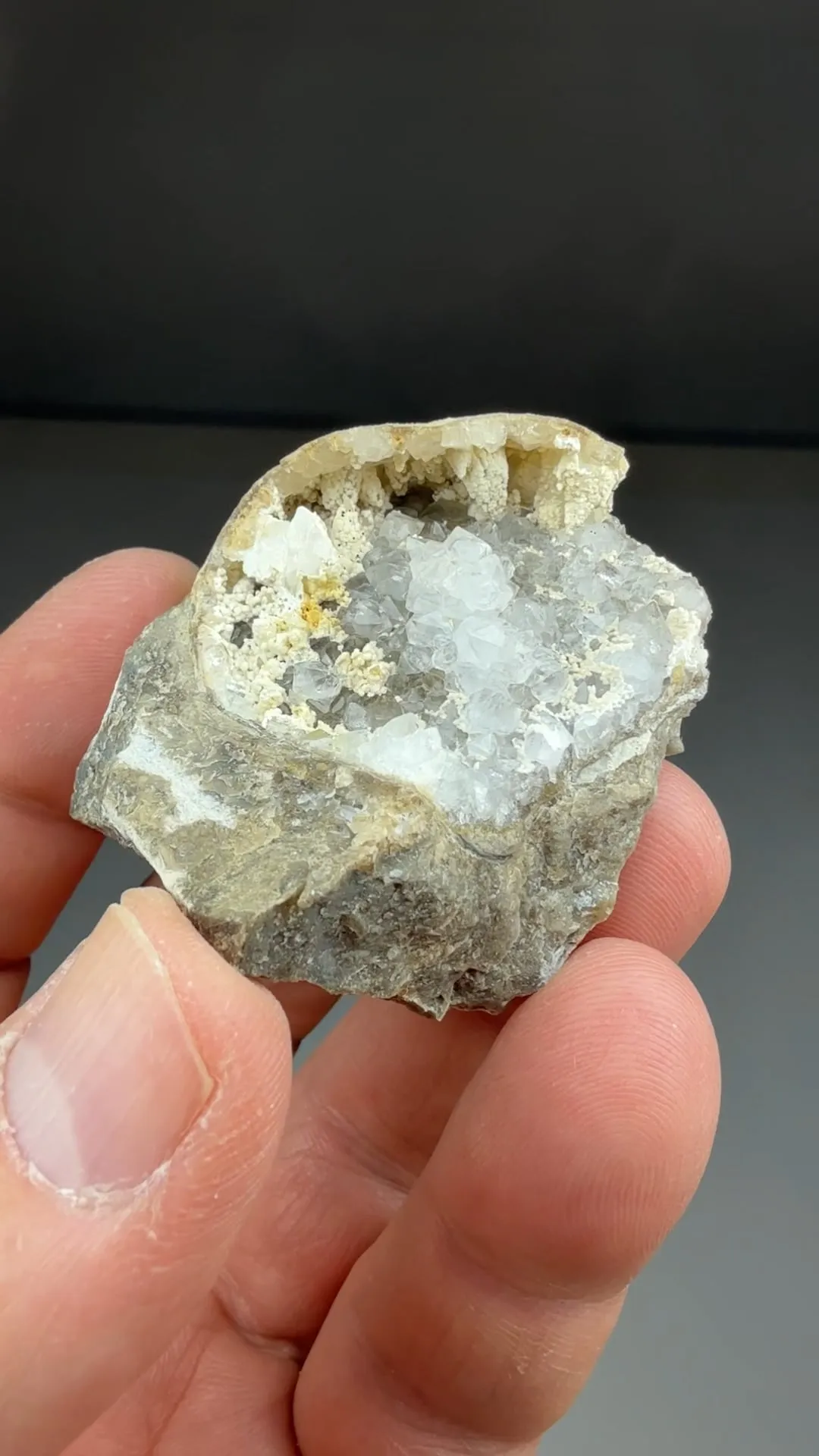 Quartz with Strontianite - image 2