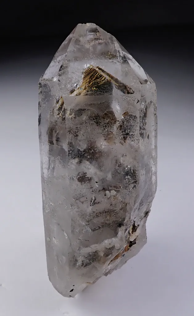 Quartz with Sulphide inclusions image