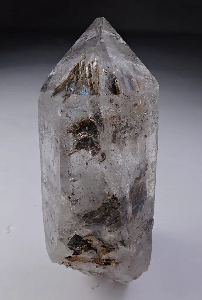 Quartz with Sulphide inclusions - image 4