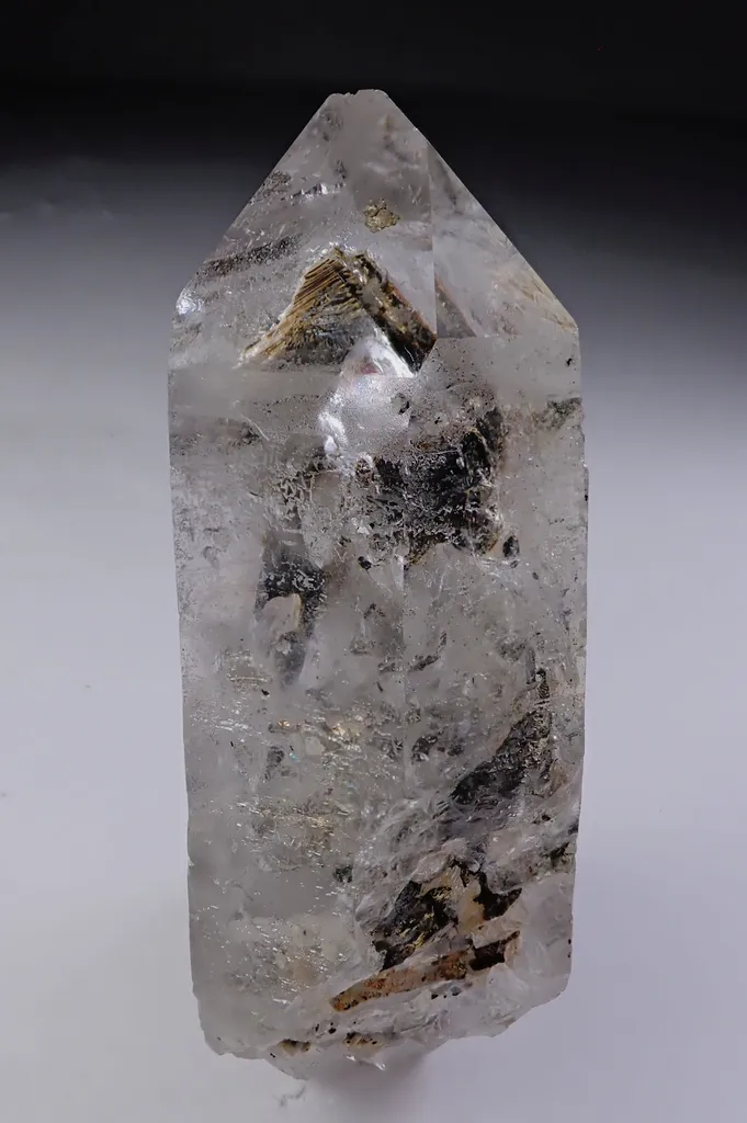 Quartz with Sulphide inclusions - image 3