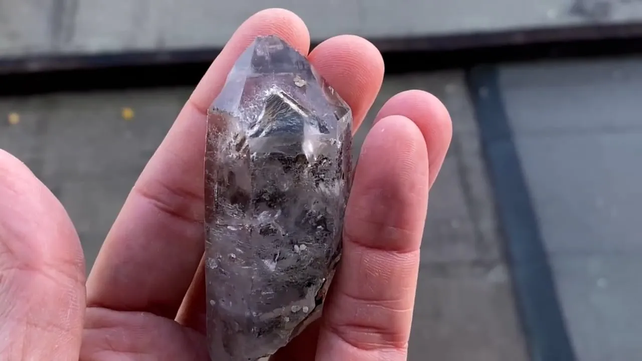 Quartz with Sulphide inclusions - image 5