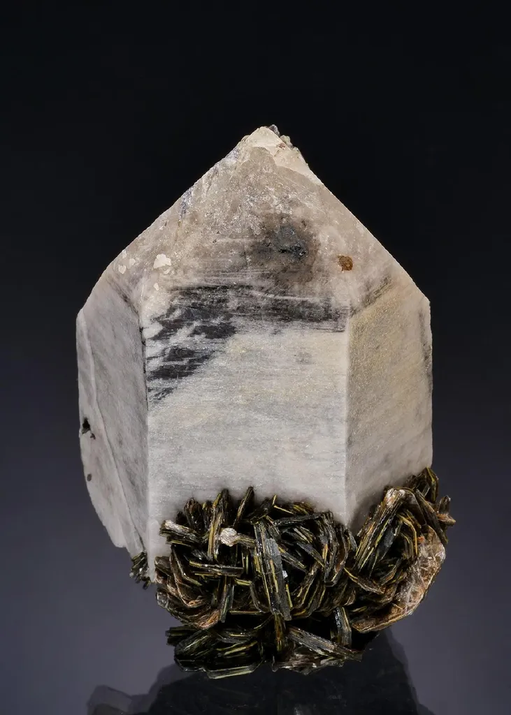 Quartz with "Zinnwaldite" image