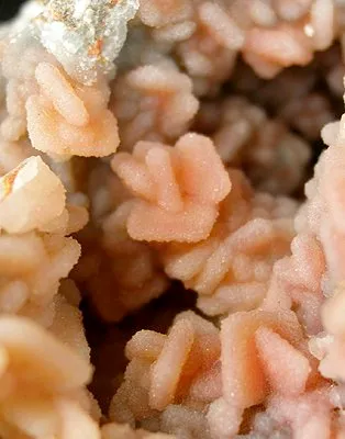 Quartz, Wulfenite - image 2