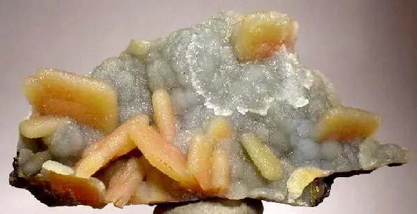 Quartz, Wulfenite image