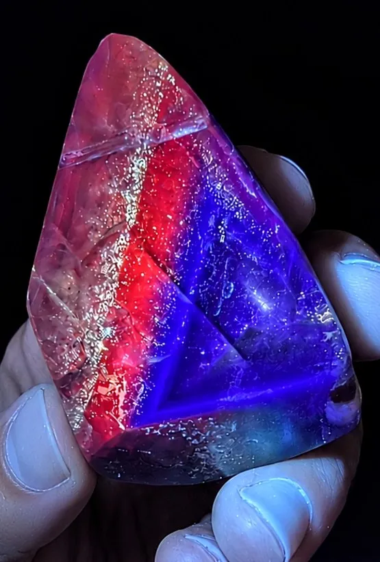 Rainbow Fluorite with Petroleum Inclusions; Unverified Locale image