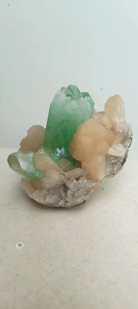 Rare BIG crystal green Apophyllite Madhya Pradesh, Pithampur