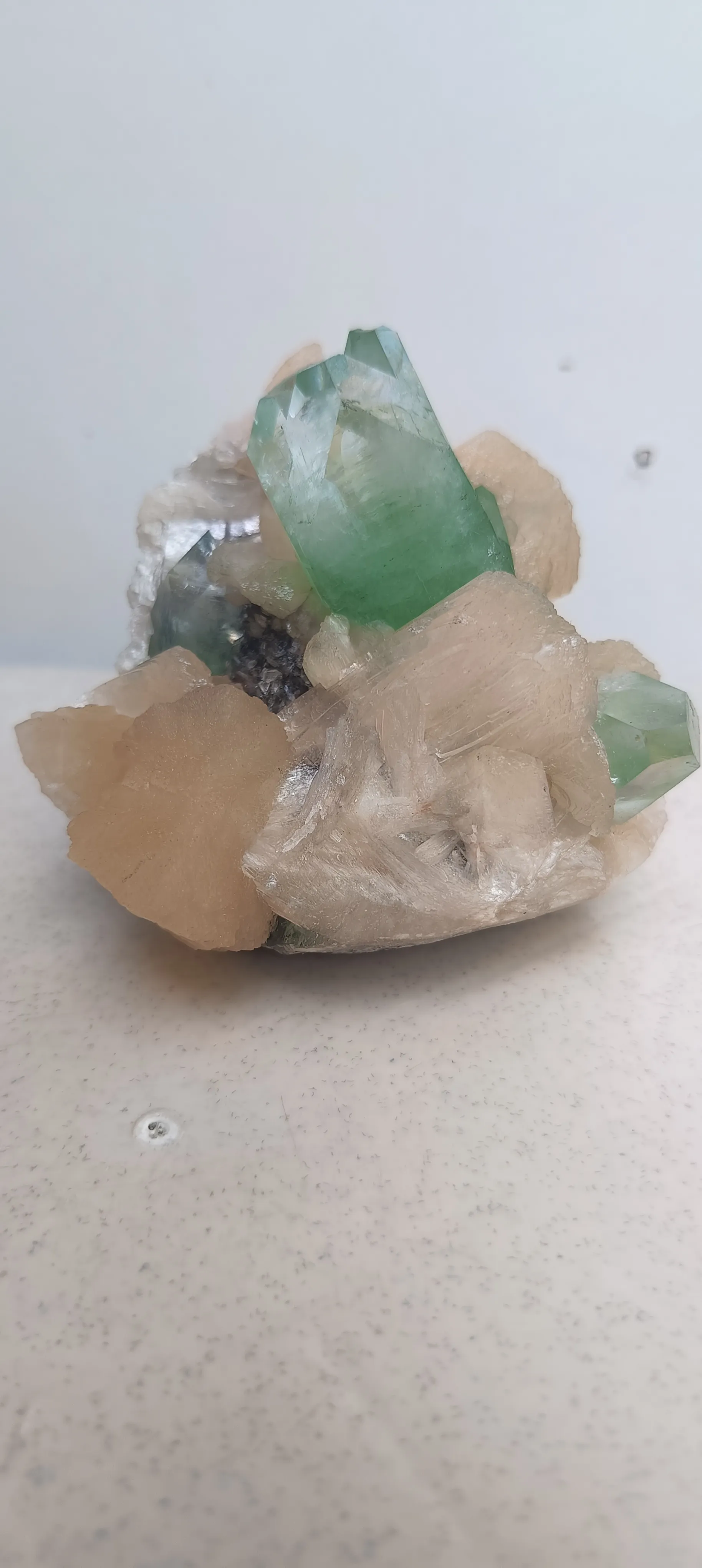 Rare BIG crystal green Apophyllite Madhya Pradesh, Pithampur - image 3