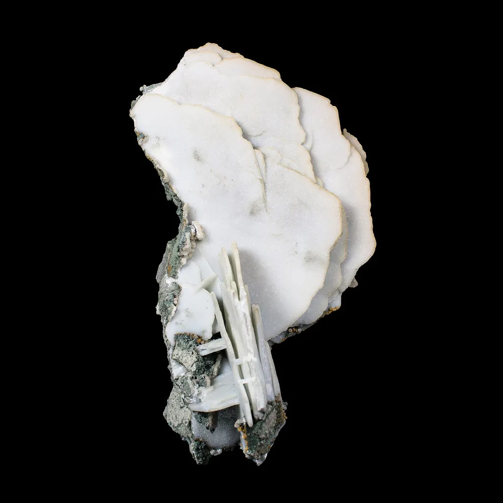 Rare Blade Calcite – Red Fluorescent Natural Mineral Specimen from Mumbai - image 2