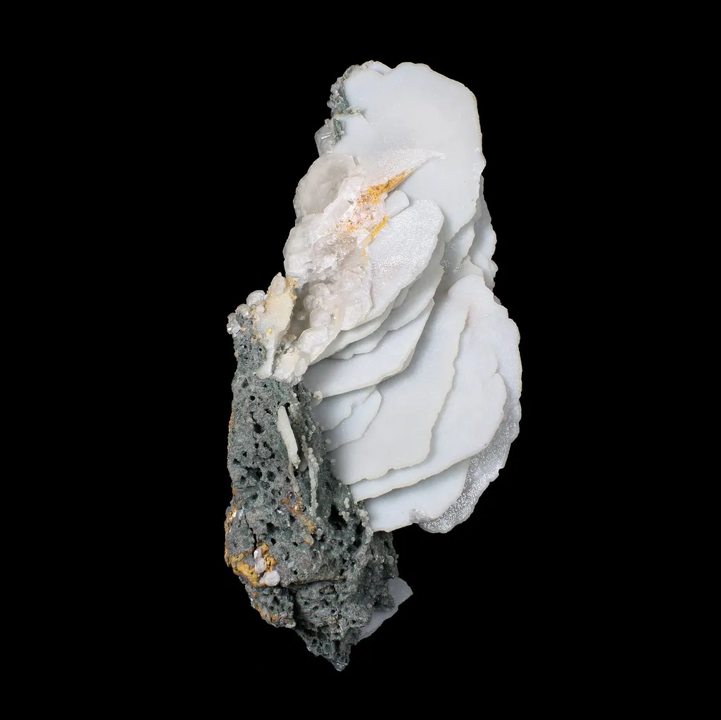 Rare Blade Calcite – Red Fluorescent Natural Mineral Specimen from Mumbai - image 3