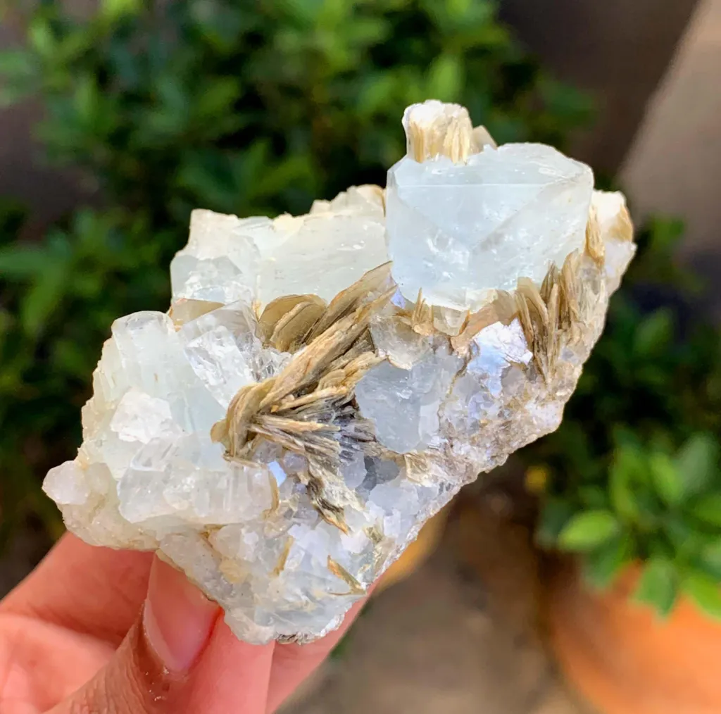 Rare Blue Aquamarine Specimen from Pakistan - image 4