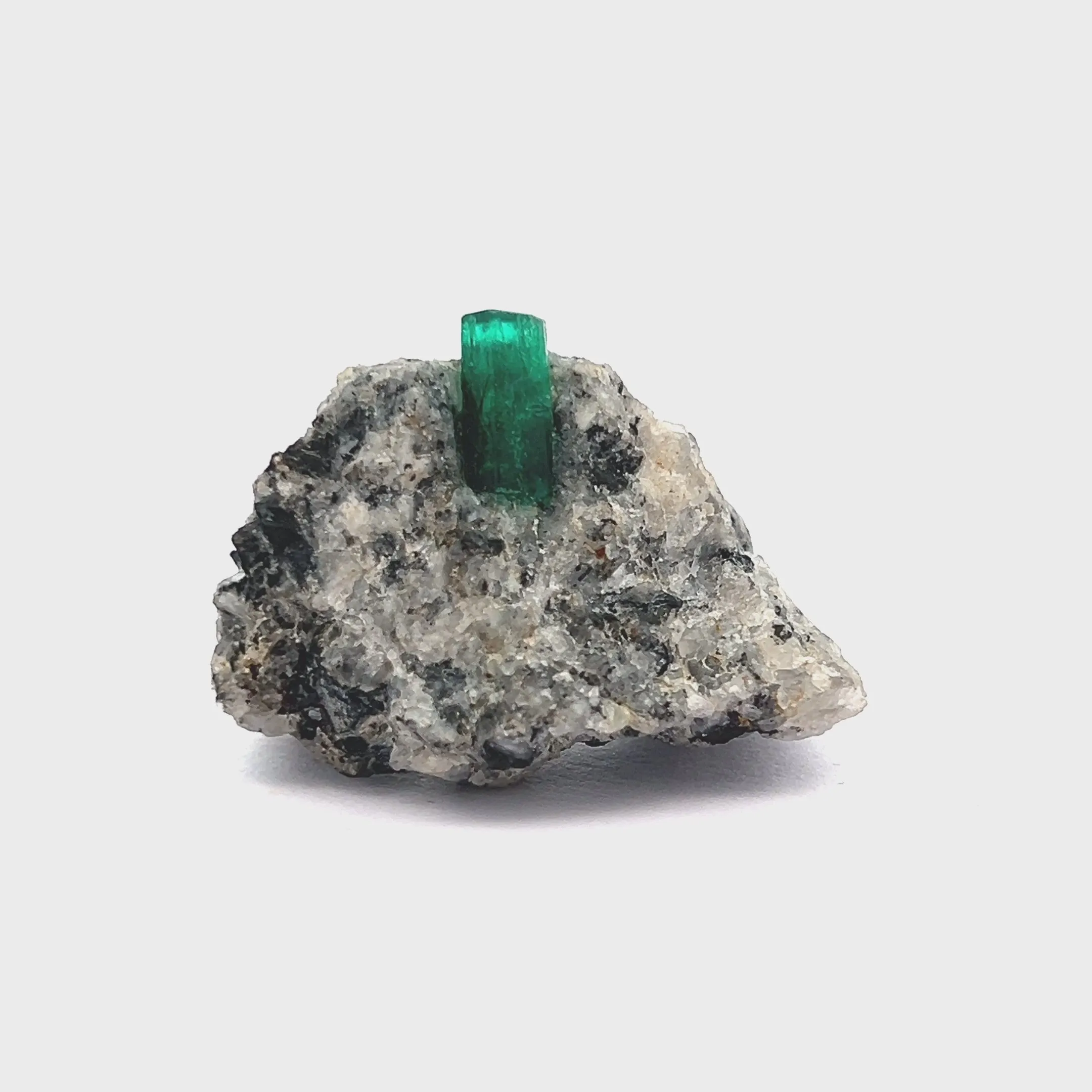Rare Deep green Emeralds Natural Mineral Specimen museum - image 5