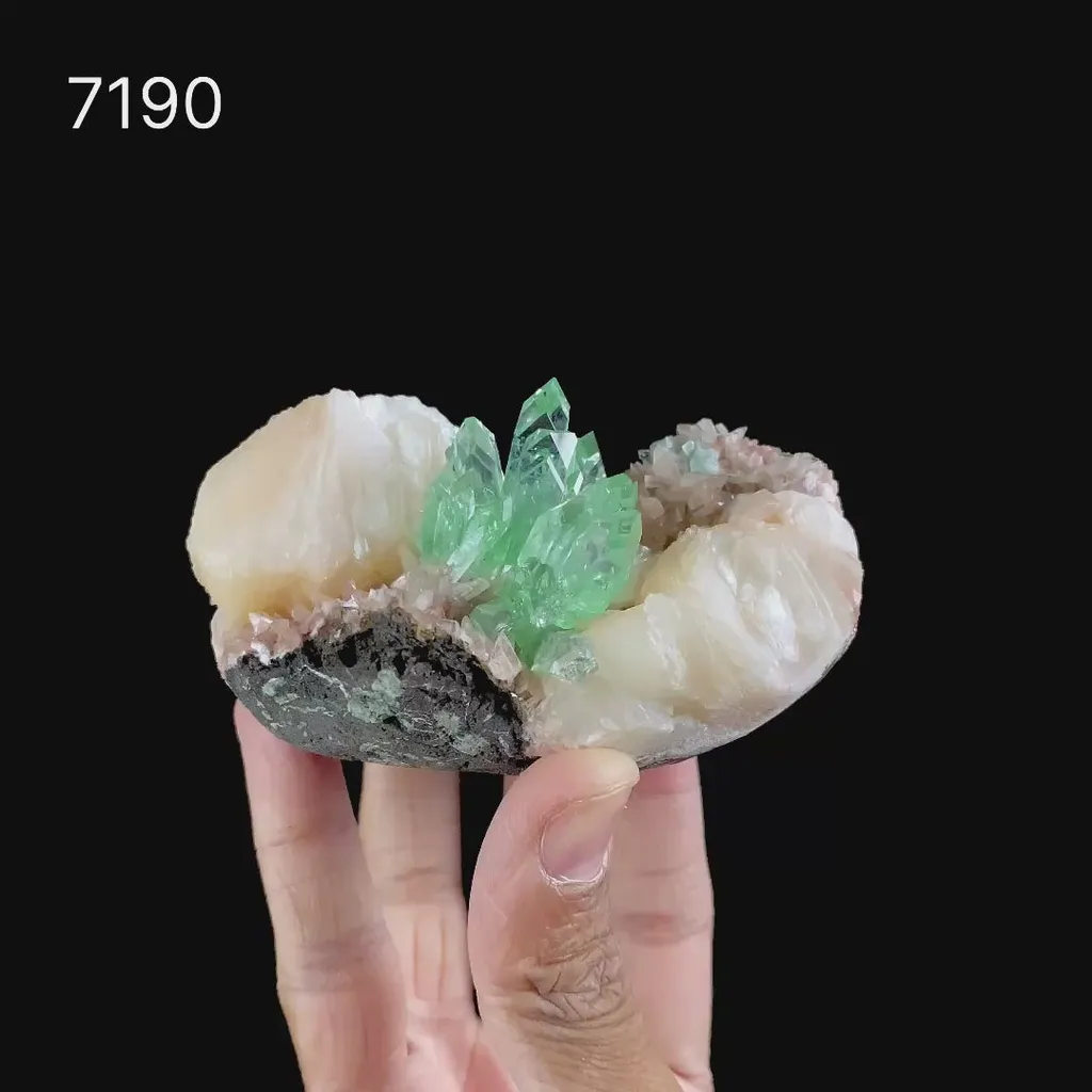 Rare Sharp-Terminated Green Apophyllite with Heulandite & Stilbite Natural Mineral Specimen – Madhya Pradesh, India - image 2
