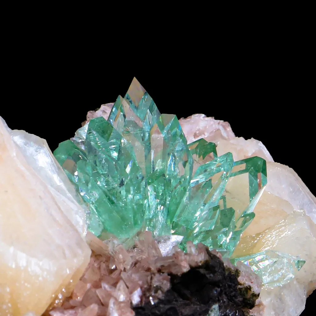 Rare Sharp-Terminated Green Apophyllite with Heulandite & Stilbite Natural Mineral Specimen – Madhya Pradesh, India - image 7