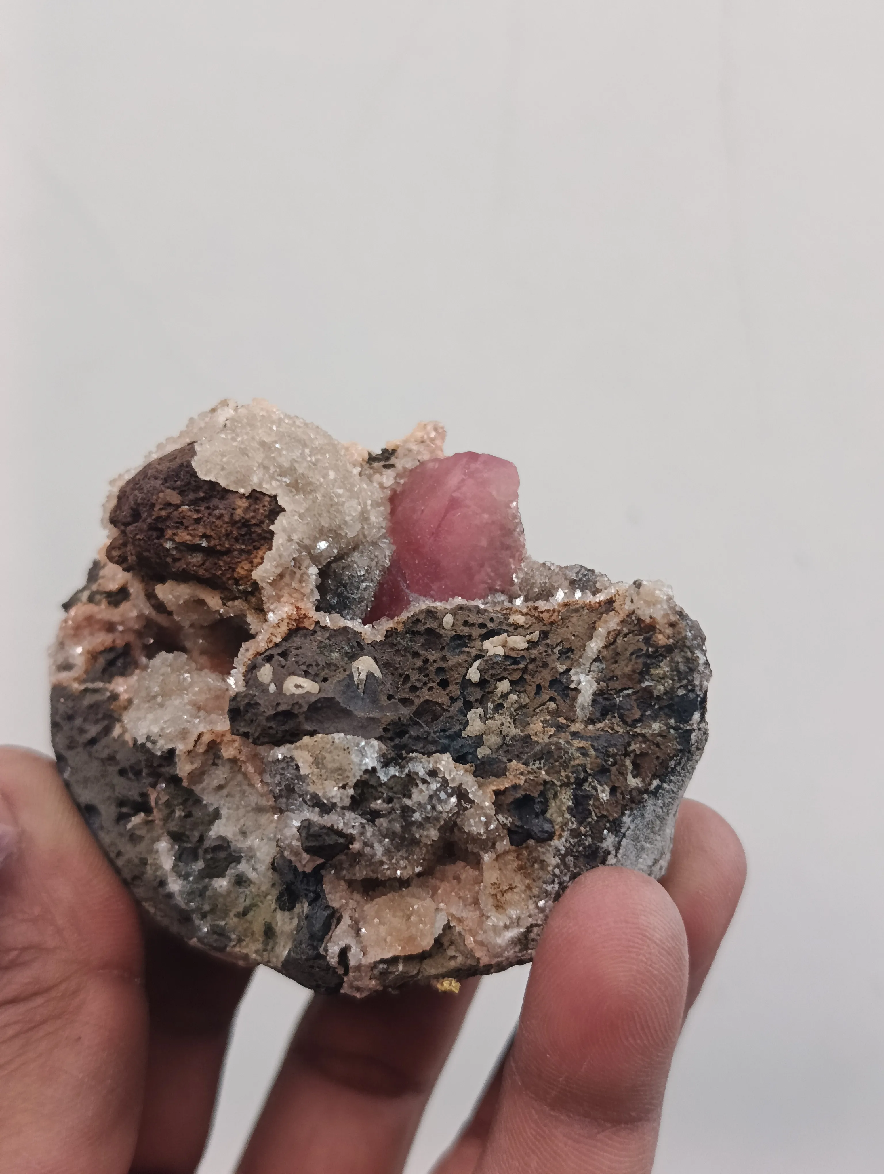 Raspberry red calcite chalcedony - image 4