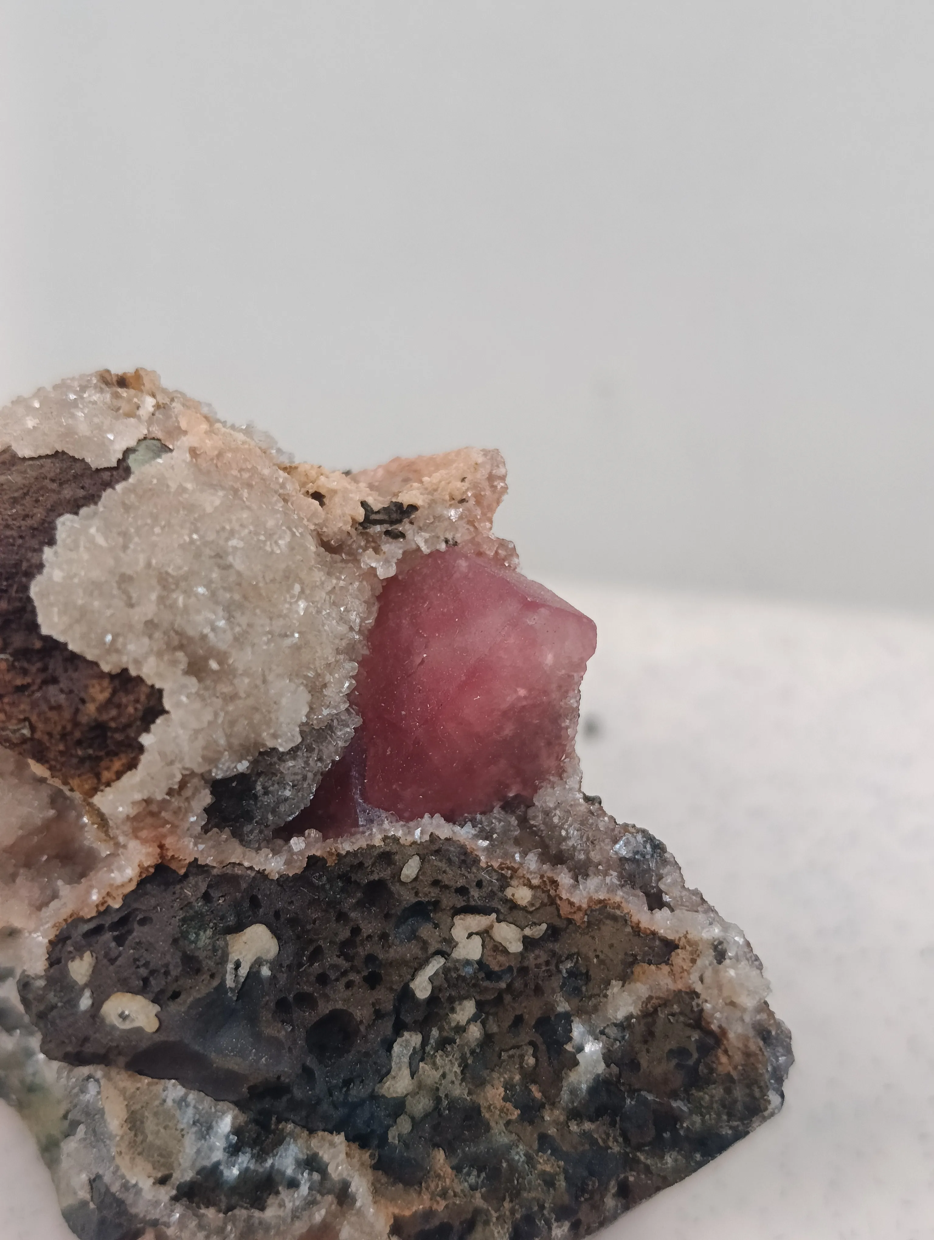 Raspberry red calcite chalcedony - image 7
