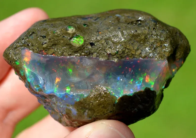 Raw opal - 590 carats - South Wollo Zone, Amhara Region, Ethiopia - image 5