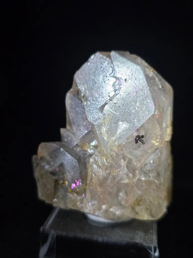 Raw pink fire quartz - image 3
