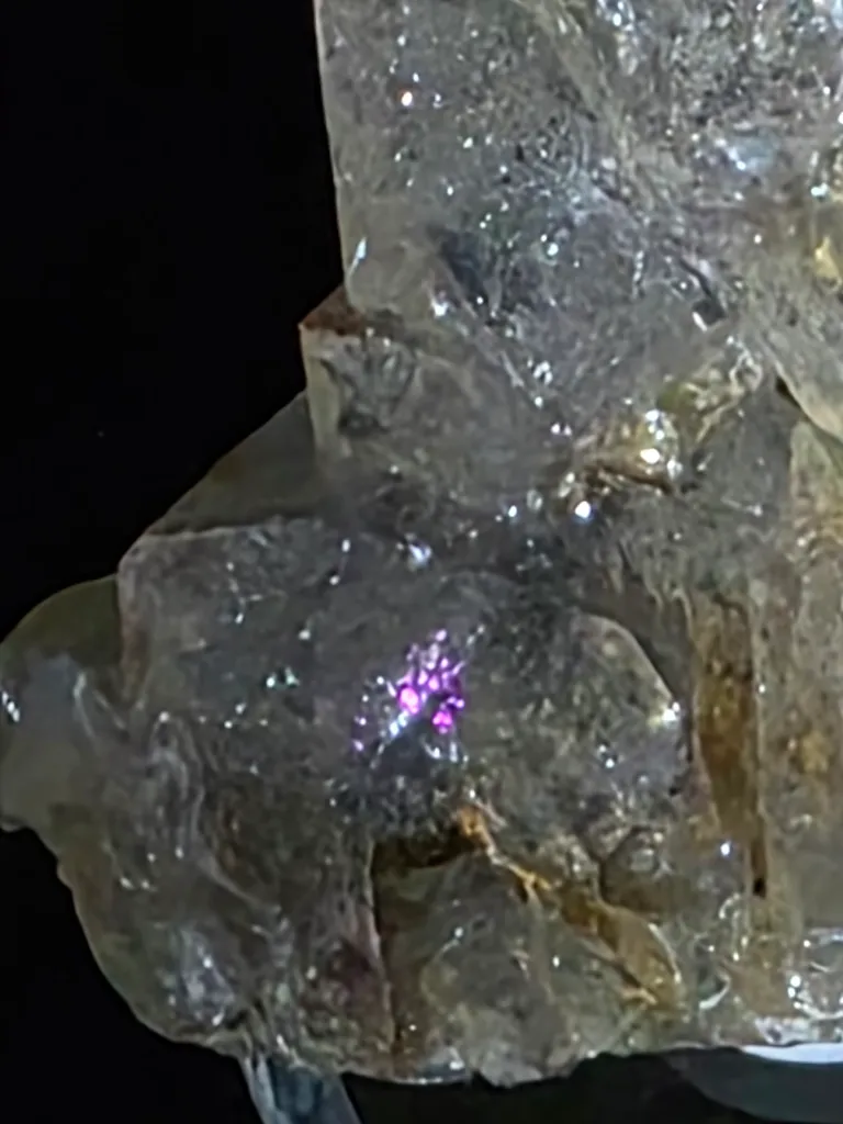 Raw pink fire quartz - image 10