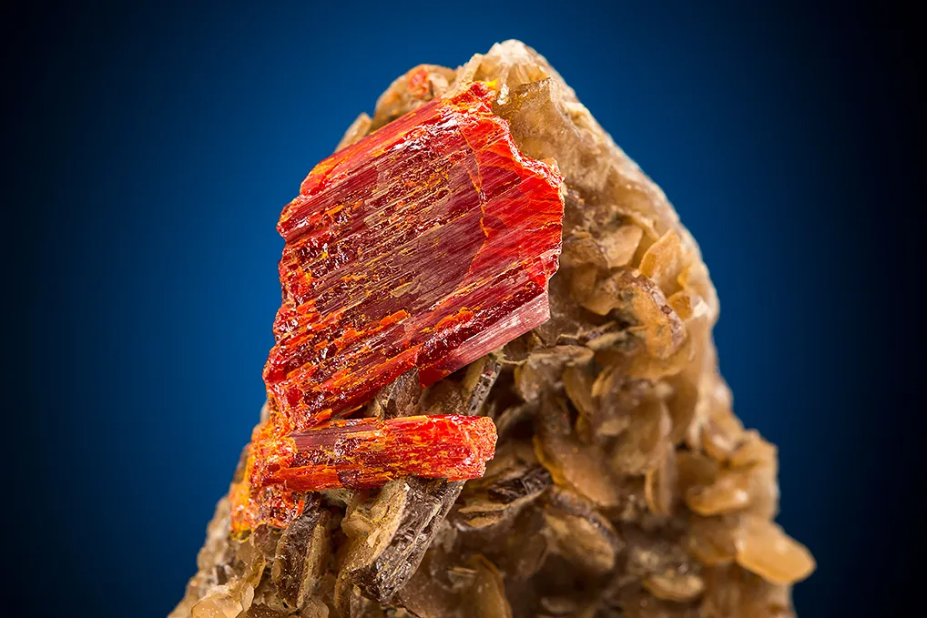 Realgar on Calcite - image 2