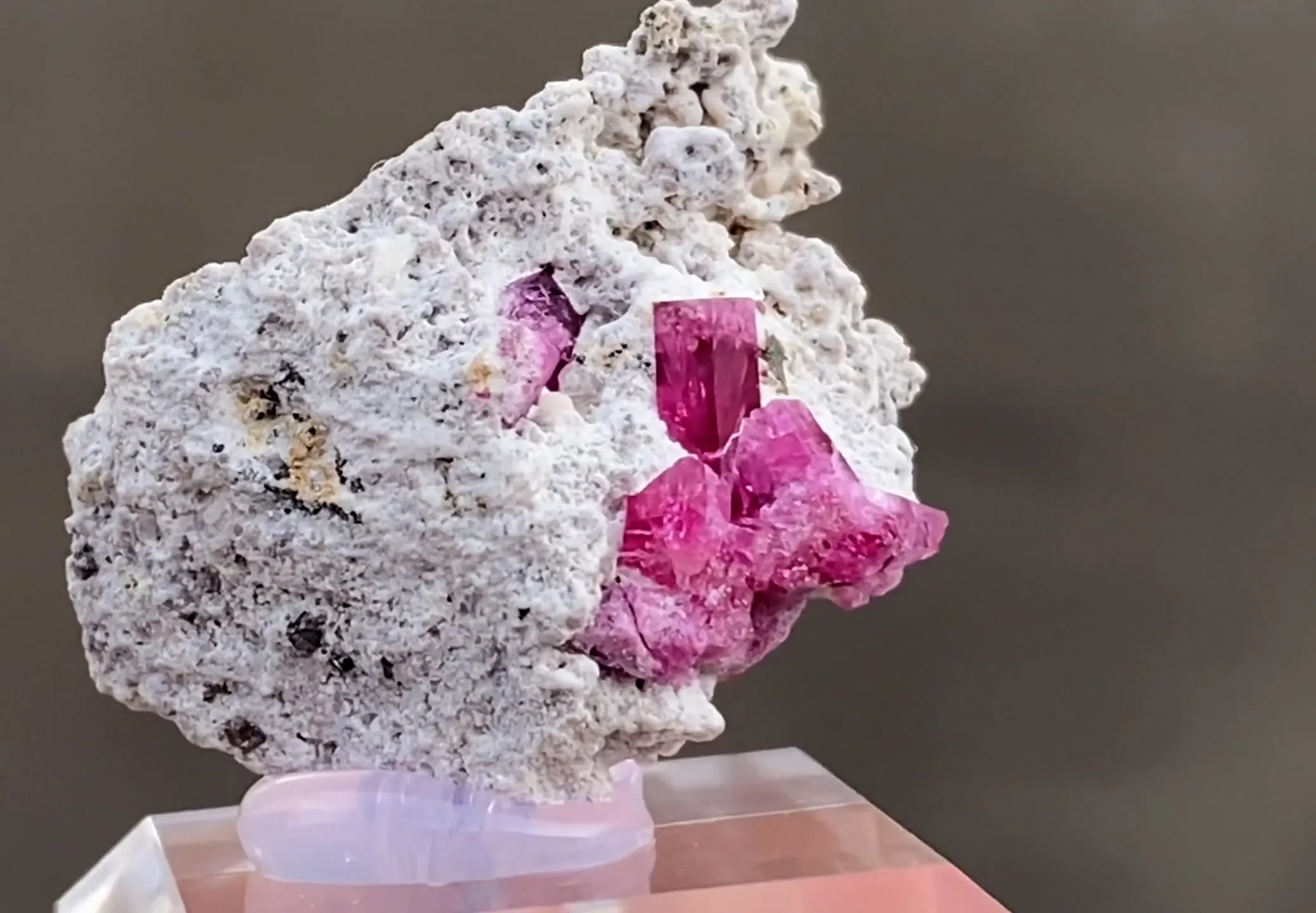 Red Beryl - image 5