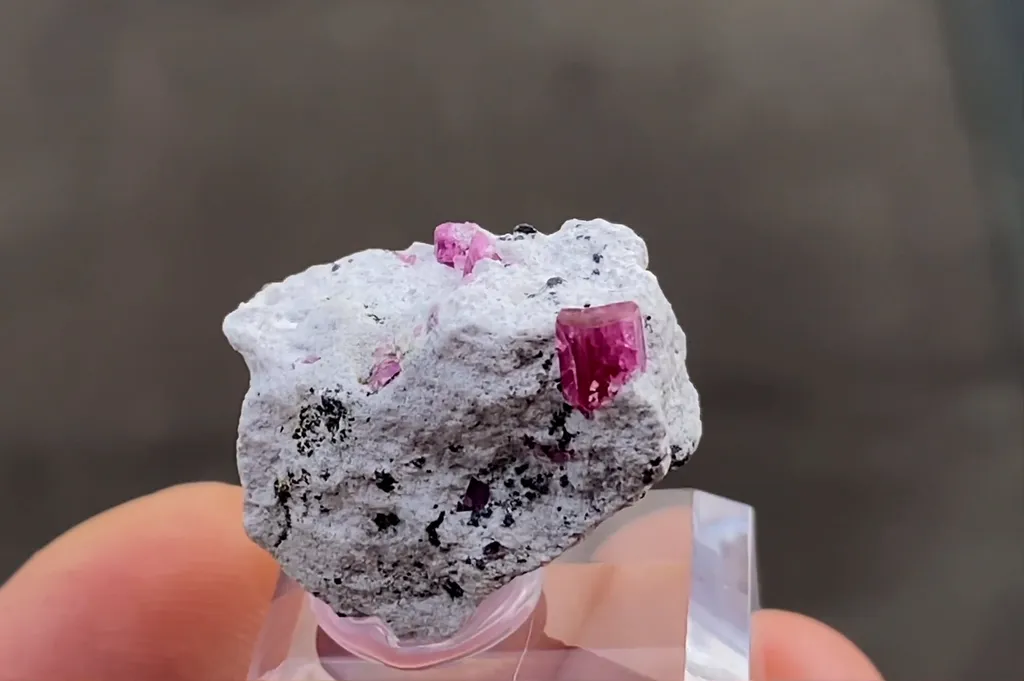 Red Beryl - image 5