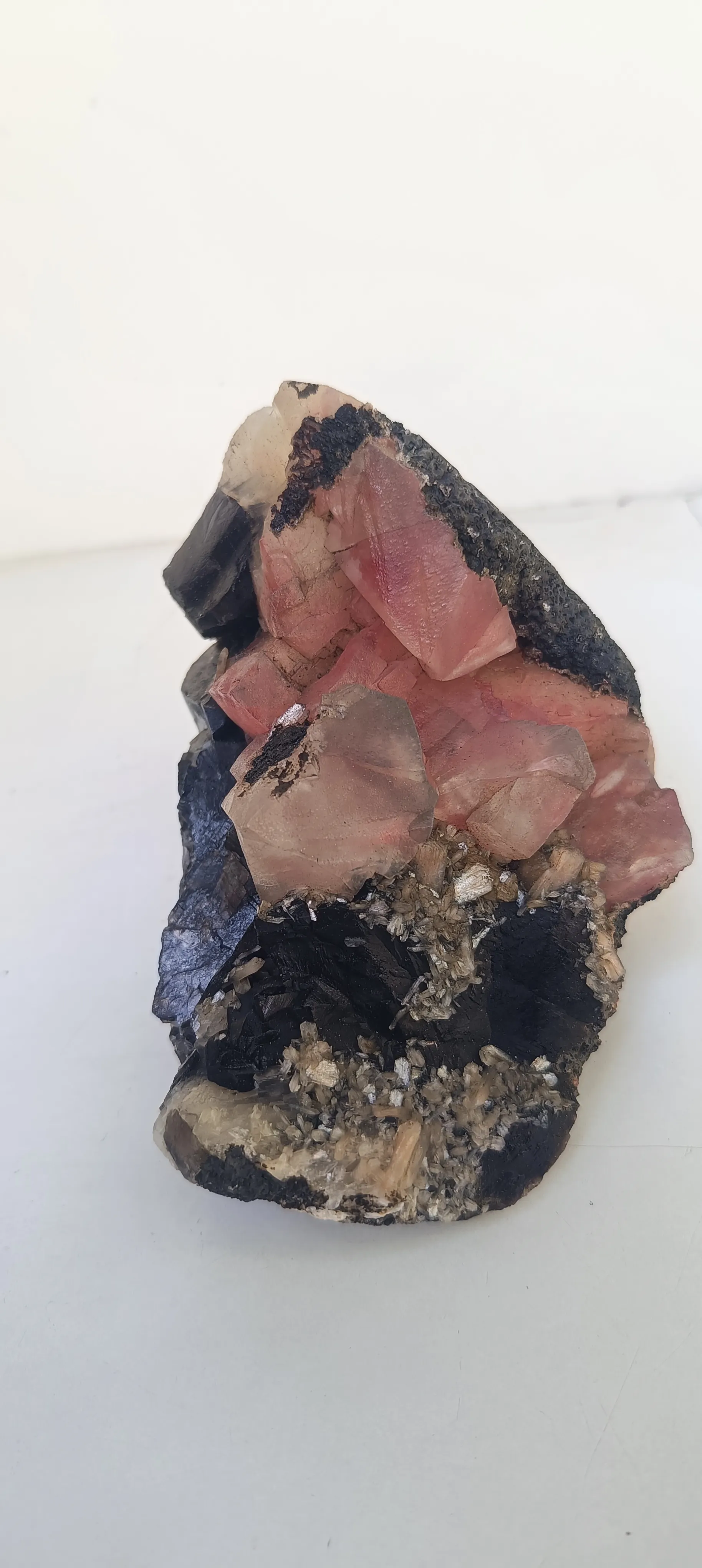 Red Calcite black calcite from India, Madhya Pradesh, Deshgaon - image 1