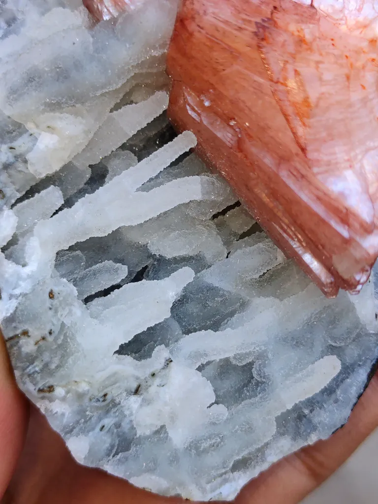 Red Heulandite on Chalcedony - image 7