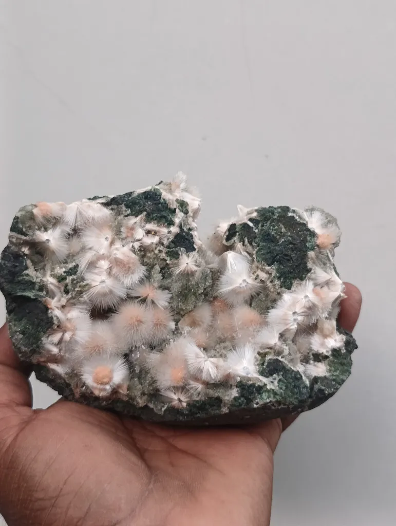 Red Mesolite on calcite image