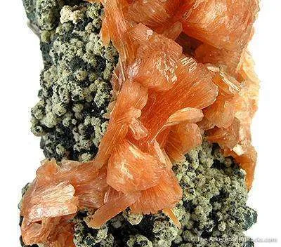 Red Stilbite - image 3
