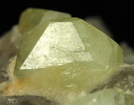 Rhodizite - image 2