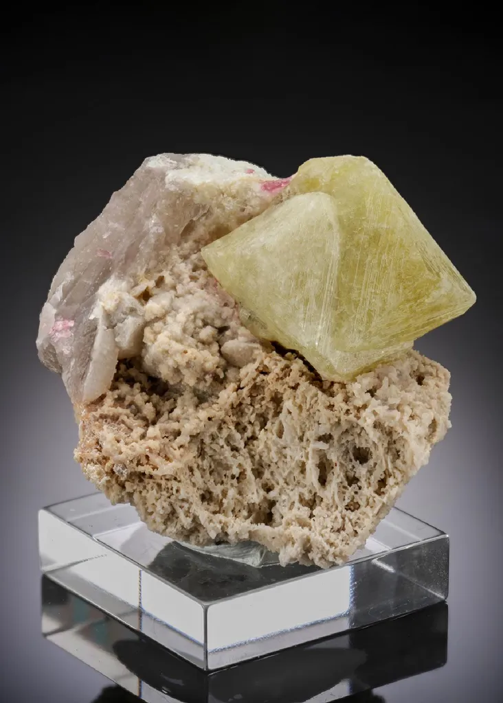 Rhodizite - Londonite image