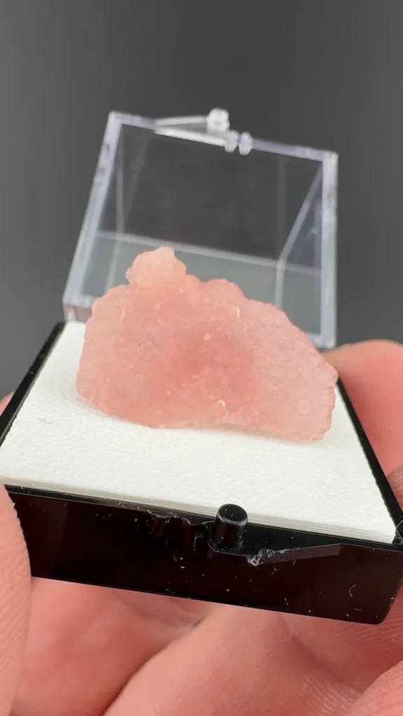 Rhodochrosite image