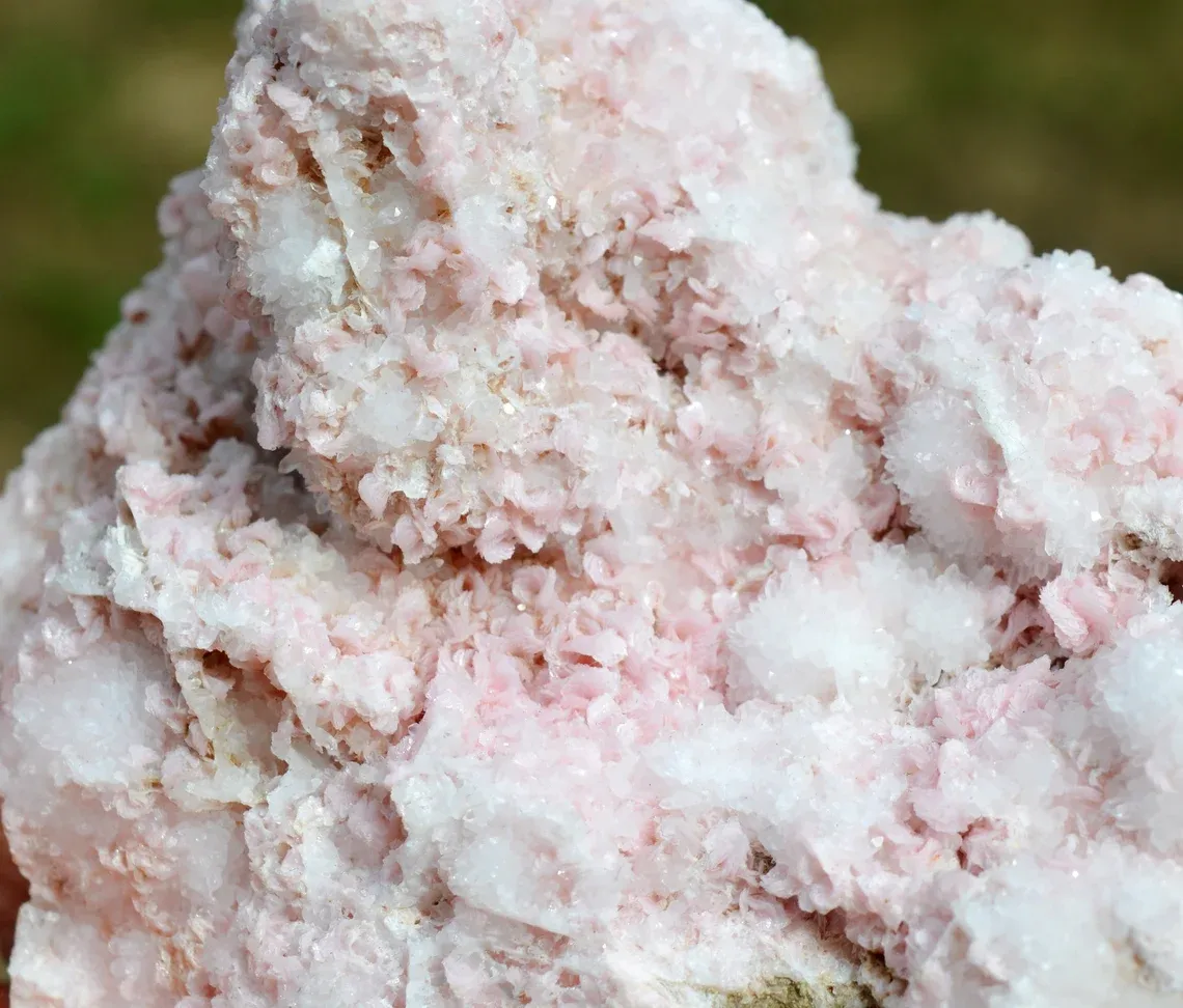 Rhodochrosite and Quartz 1800 grams - Cavnic, Maramureș County, Romania - image 6