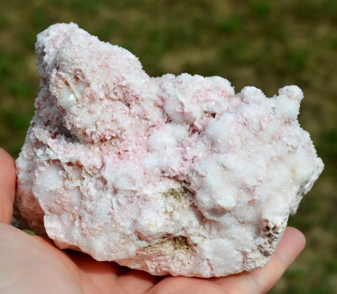 Rhodochrosite and Quartz 1800 grams - Cavnic, Maramureș County, Romania - image 5