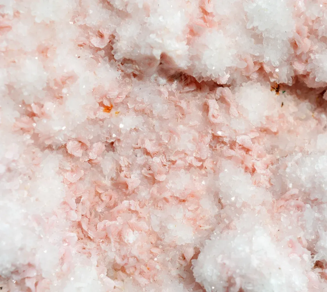 Rhodochrosite and Quartz 1800 grams - Cavnic, Maramureș County, Romania - image 3