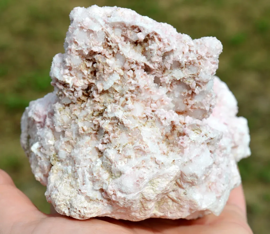 Rhodochrosite and Quartz 1800 grams - Cavnic, Maramureș County, Romania - image 7