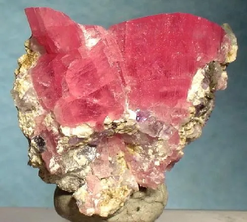 Rhodochrosite, Fluorite image