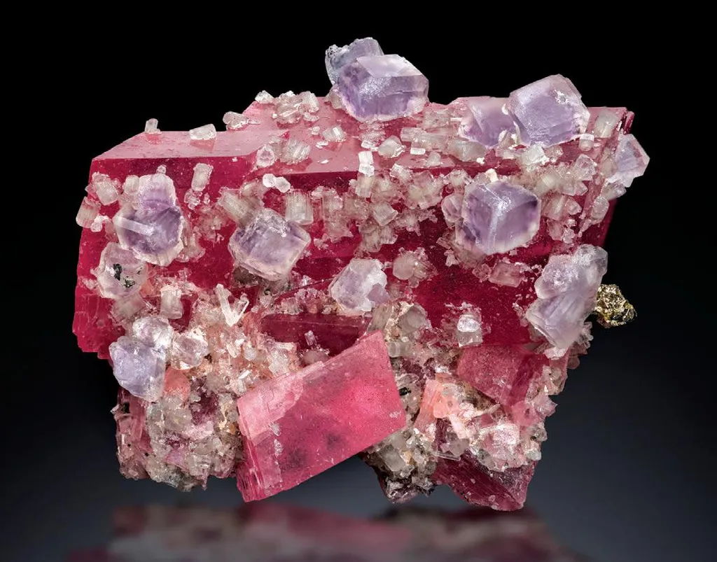 Rhodochrosite, Fluorite image