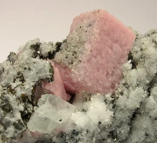 Rhodochrosite, Fluorite, Chalcopyrite - image 2