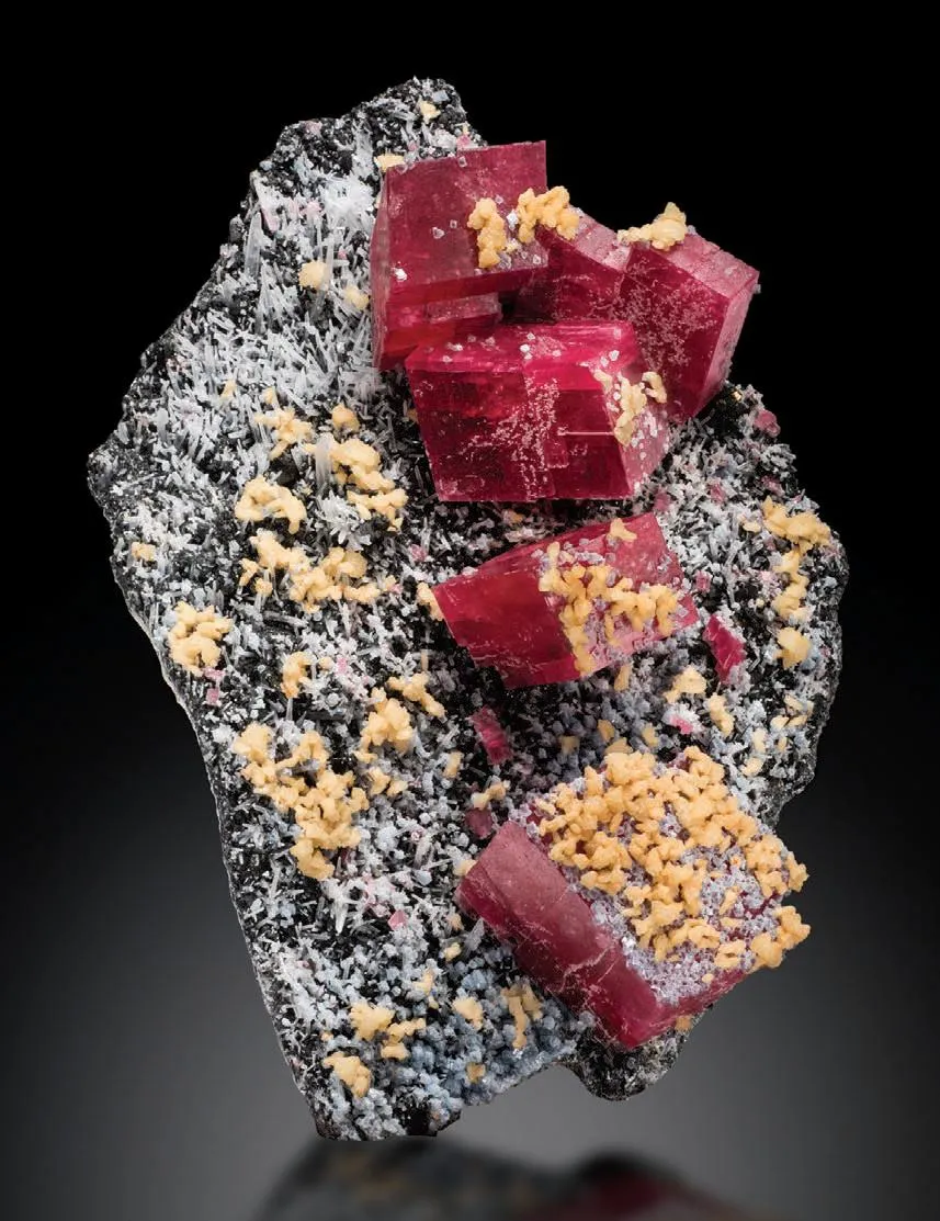 Rhodochrosite, Fluorite, Quartz, Sphalerite, Hübnerite, Tetrahedrite - image 1