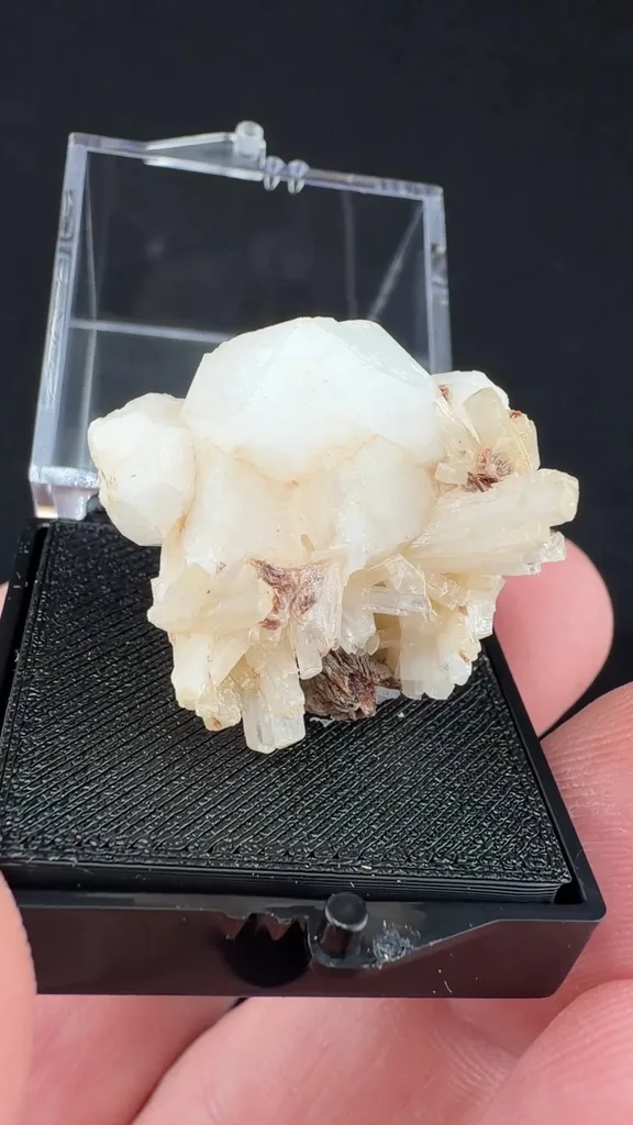 Rhodochrosite from Poudrette Quarry - image 2