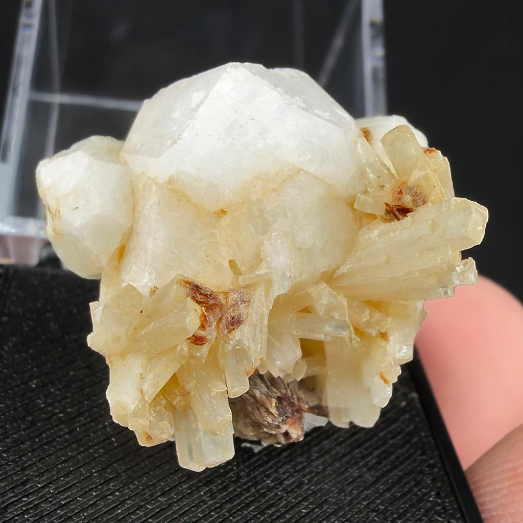 Rhodochrosite from Poudrette Quarry - image 1