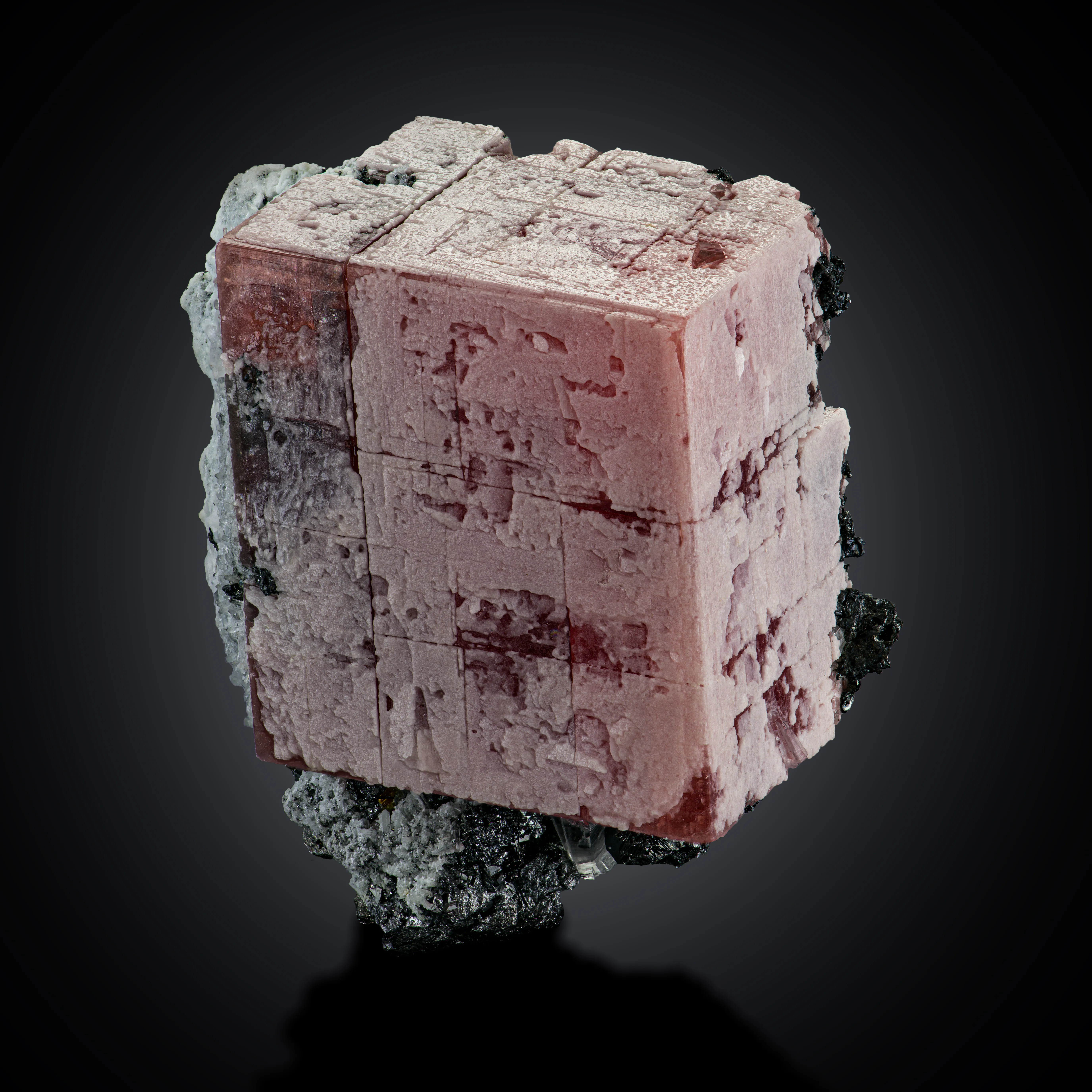 Rhodochrosite from USA, Colorado, Park County, Alma Mining District, Mount Bross, Detroit City Mine - image 2