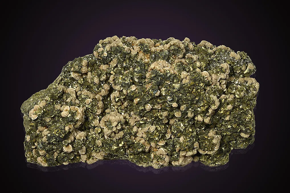 Rhodochrosite on Chalcopyrite
