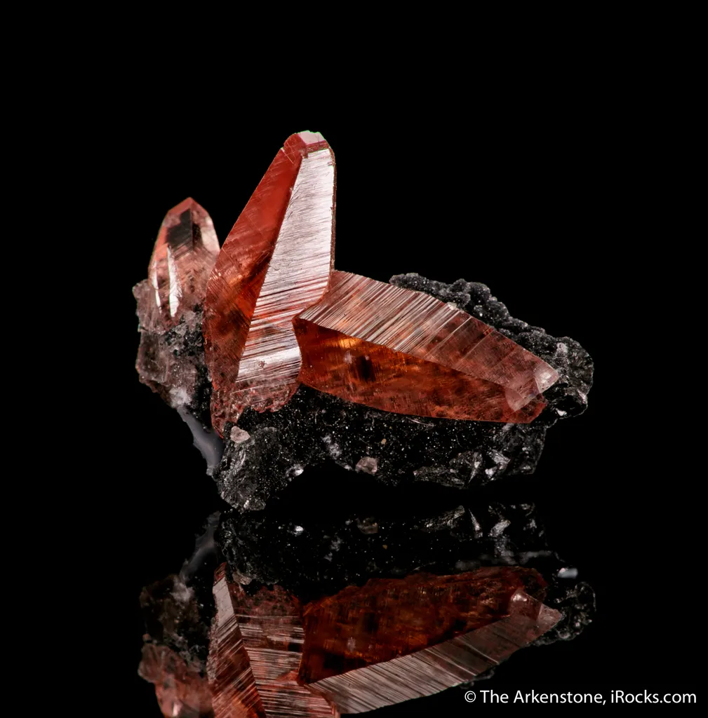 Rhodochrosite on Manganite image
