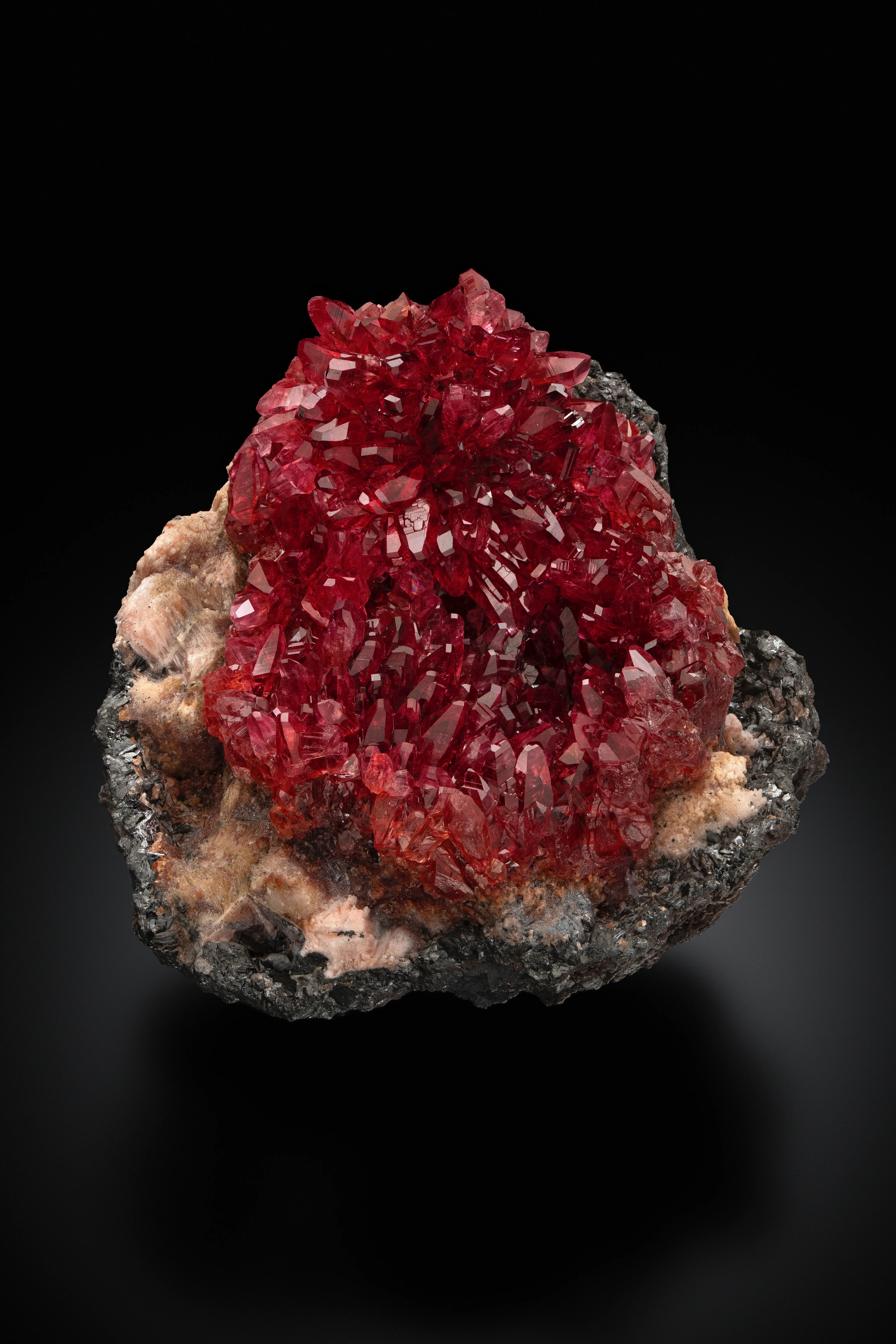 Rhodochrosite on Manganite - image 1