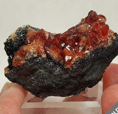 Rhodochrosite on Manganite image